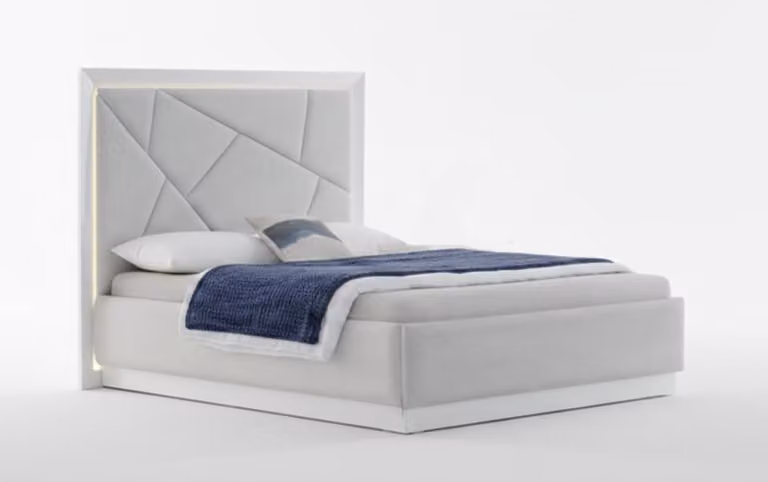 Letto elegante dal design moderno, ideale per un riposo confortevole