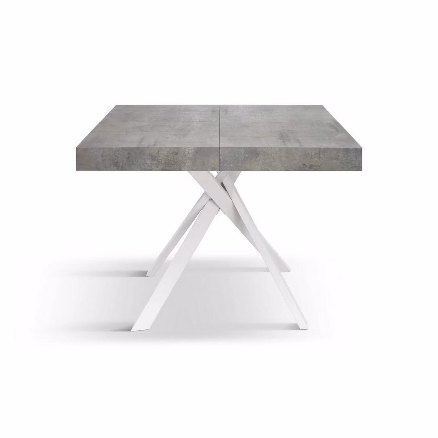 Tavolo FORTE DEI MARMI in legno, finitura grigio cemento e gambe incrociate in metallo bianco, allungabile 95×90 cm – 145 x 90 cm