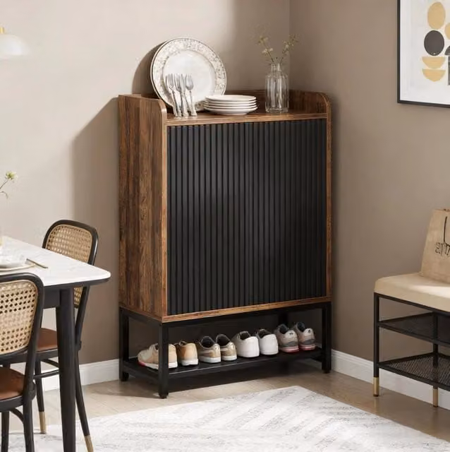 Scarpiera da ingresso MODFU con 5 ripiani e ante in metallo e legno, nero e marrone, L: 73 cm, P: 35 cm, H: 105,5 cm