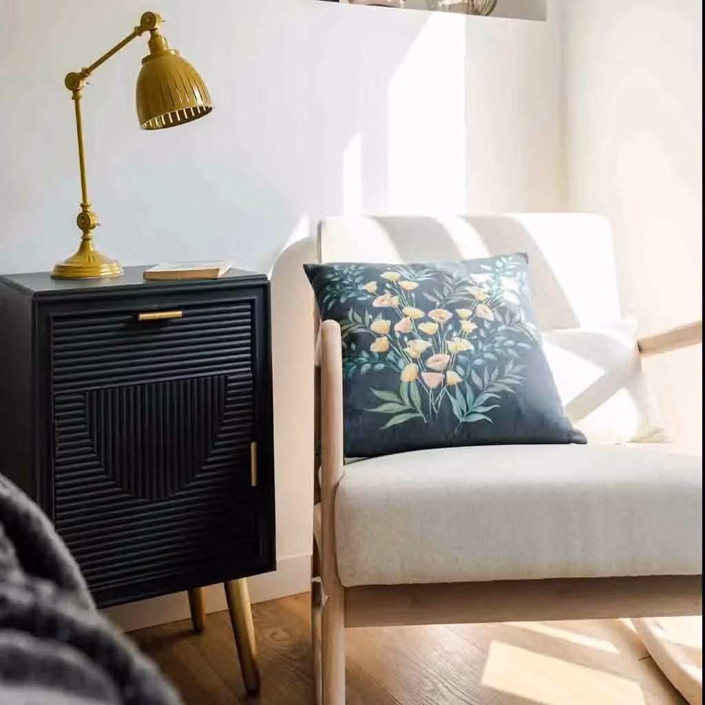 Comodino moderno WANDERLUST DECO in legno laccato antracite e oro L: 39,5 cm, P: 36 cm, H: 70,5 cm – 2