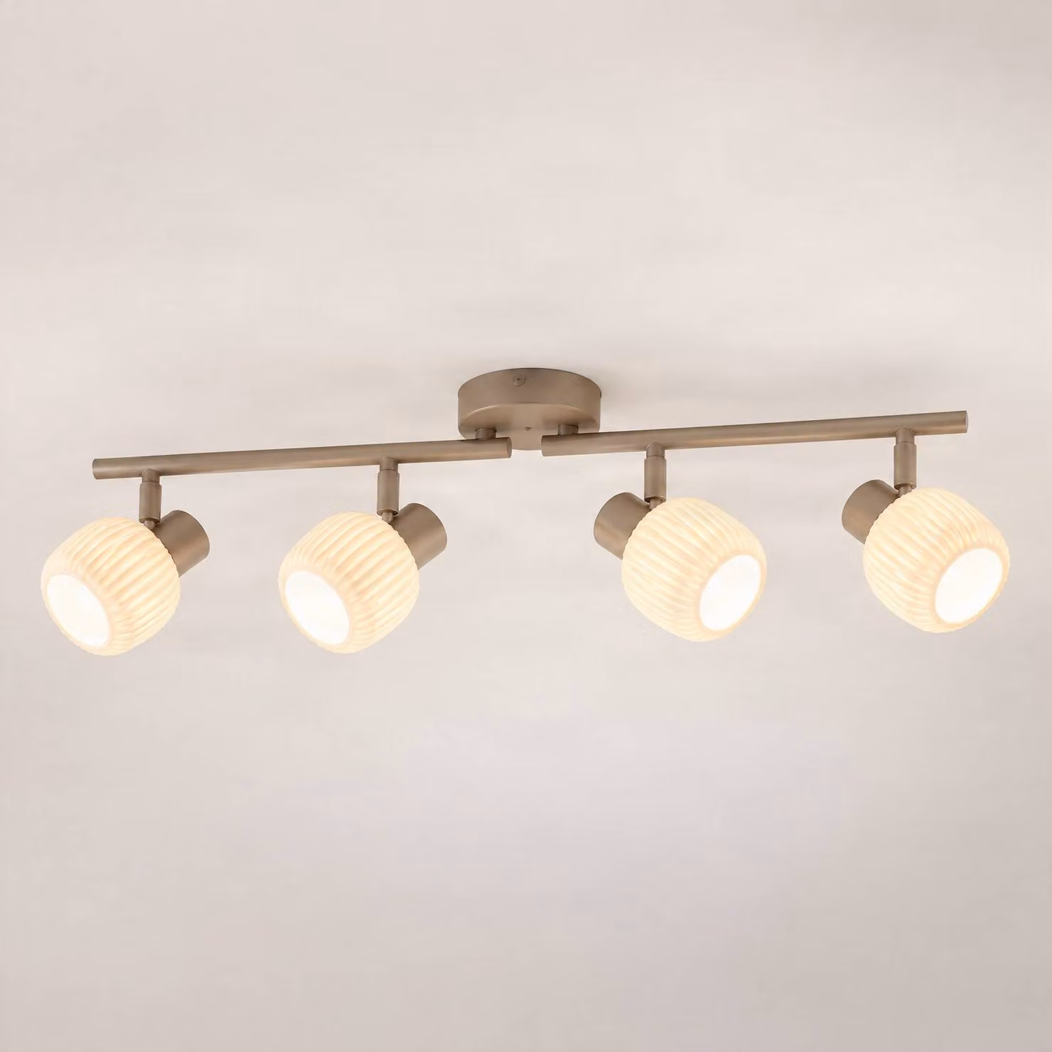 Faretto da soffitto Nola Evey, lunghezza 83 cm, a 4 luci, bianco/beige Evey NOLA, dimmerabile, Crema / Ambra, Soggiorno / Sala da pranzo, Vetro, Scandinavo, Faretto