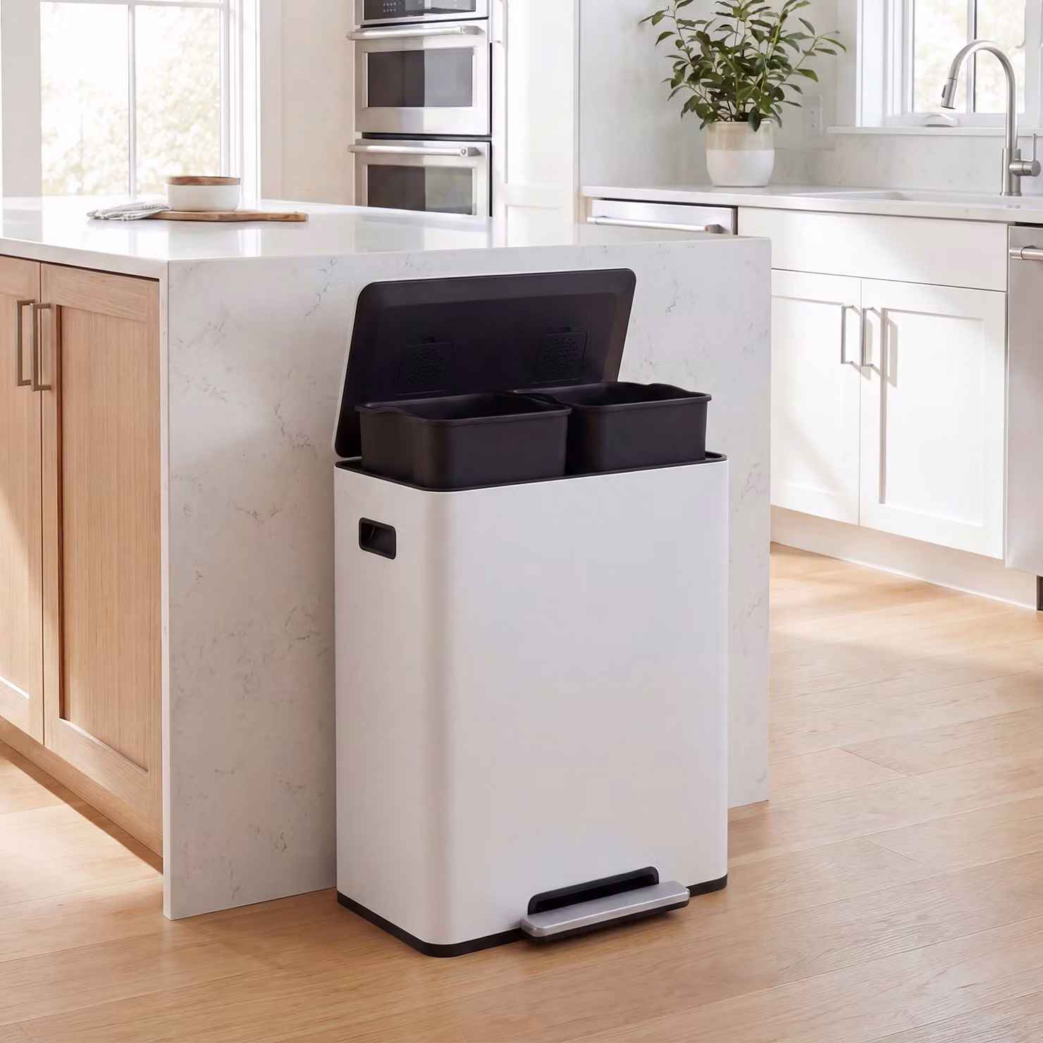 Pattumiera differenziata Costway da 60L in acciaio inossidabile con 2 secchi rimovibili e pedale, Bianco