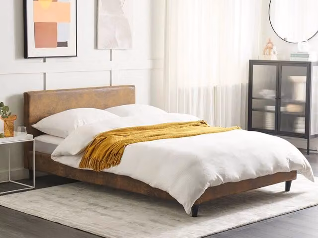 Letto matrimoniale Beliani in finta pelle marrone con rete a doghe in legno, stile moderno, L/P/H: 140 x 200 x 220 cm – 1