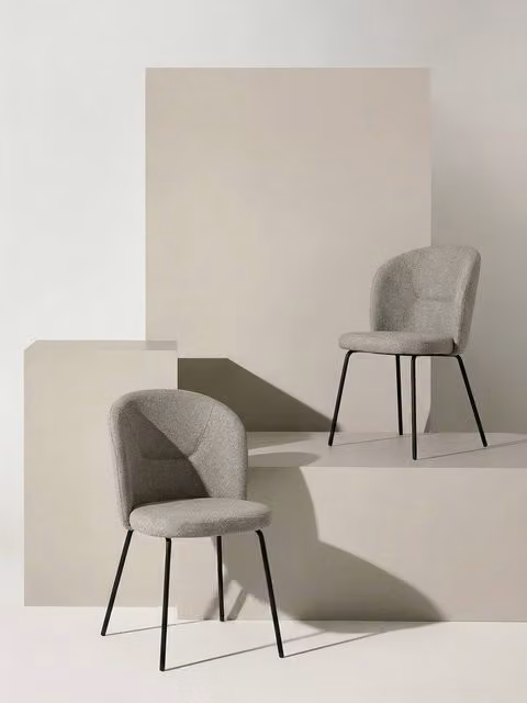 Set di 2 sedie Beiz Kenay Home grigie con struttura in metallo nero e seduta imbottita in tessuto per sala da pranzo e cucina
