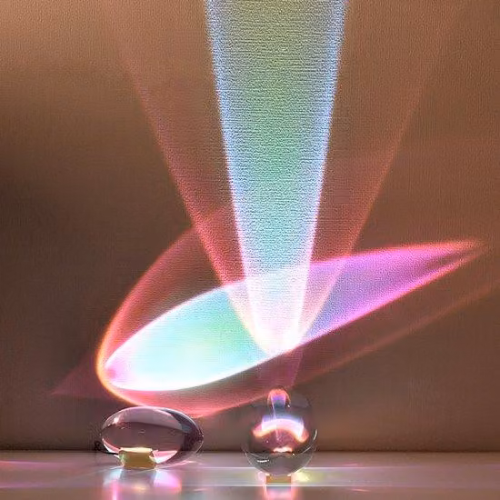 Lampada da tavolo in cristallo con 7 colori, piccola lampada LED da tavolo, ideale per camere da letto, soggiorni, feste, interni, come luce notturna, per illuminazione d'ambiente o come lampada per foto. Dotata di telecomando, dimensioni 13x8 cm