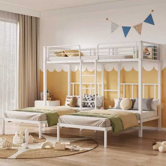 Letto a castello triplo con scala e piano d’appoggio; 90x200 cm; in metallo bianco