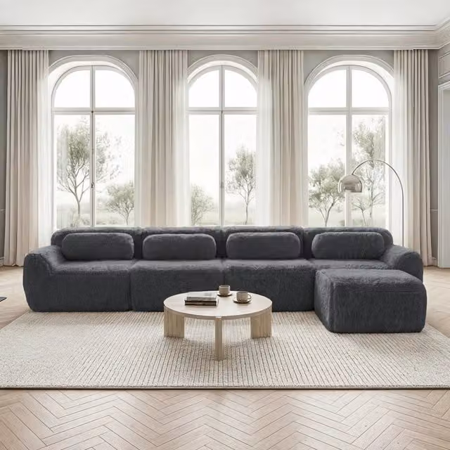 Divano angolare modulare Mivray in tessuto grigio con pouf coordinato e design reversibile per il tuo soggiorno