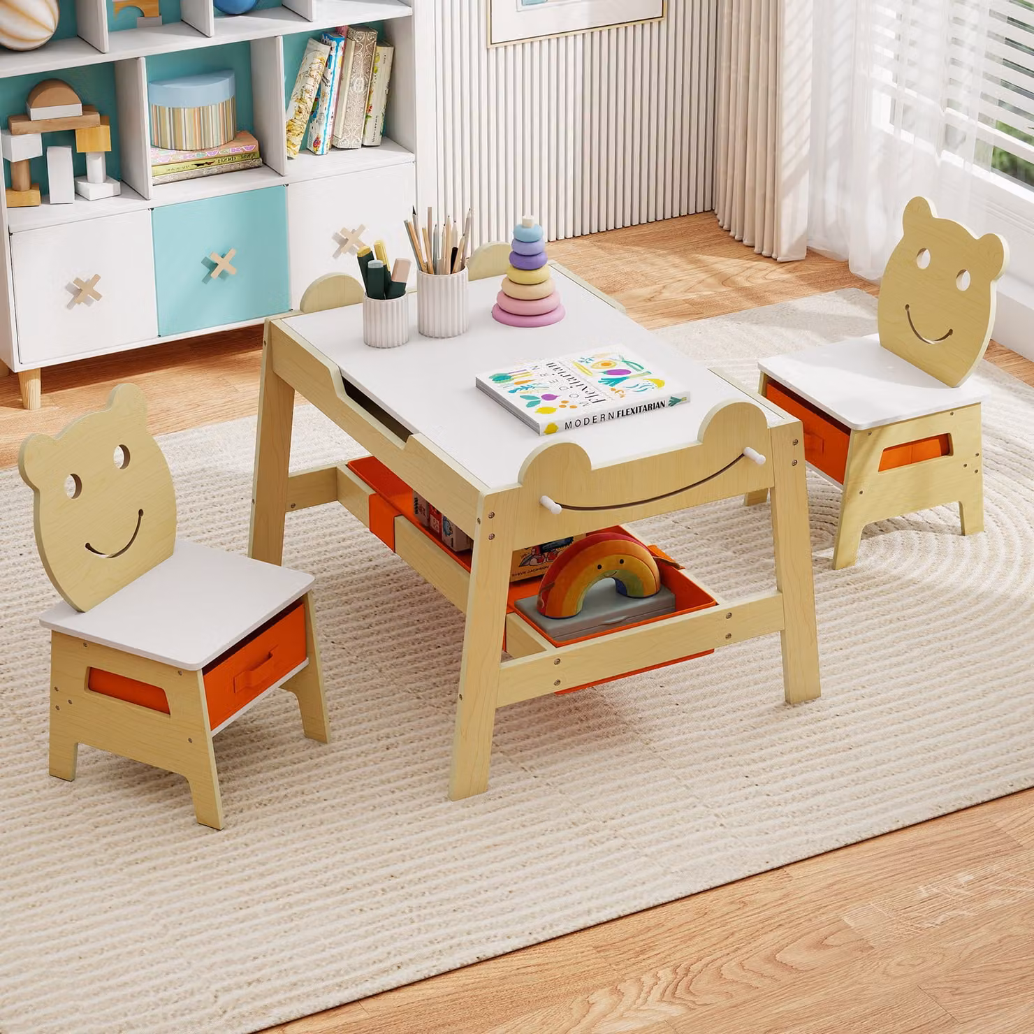 Set scrivania artistica 5-in-1 Costway per bambini con tavolo e 2 sedie bianche, piano reversibile lavagna e gesso, vano portaoggetti e ganci