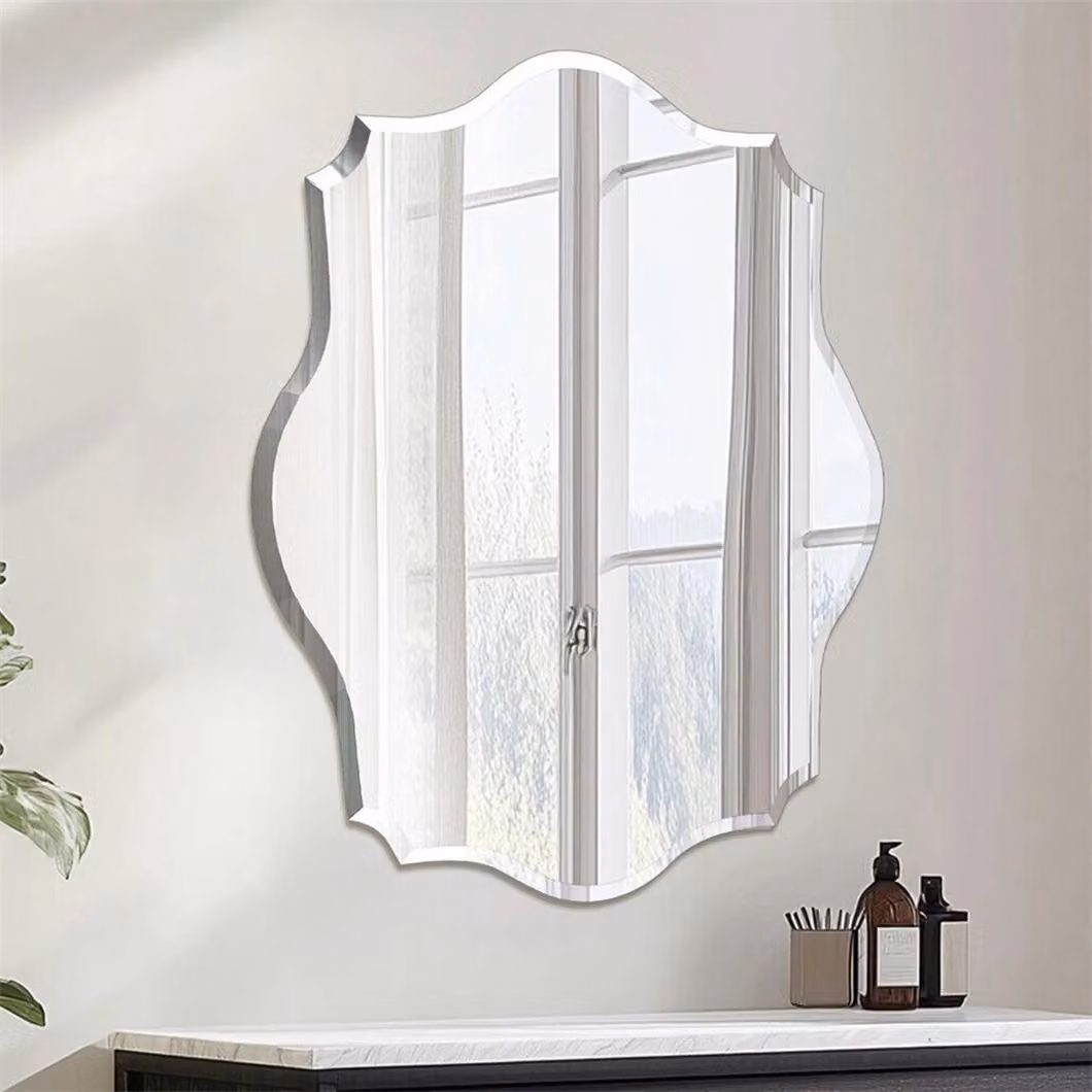 Specchio da parete senza cornice - Specchio ovale per il bagno e per il trucco - Bordo ondulato - Rifinitura a sfaccettatura - Design moderno - 60x80 cm - Argento