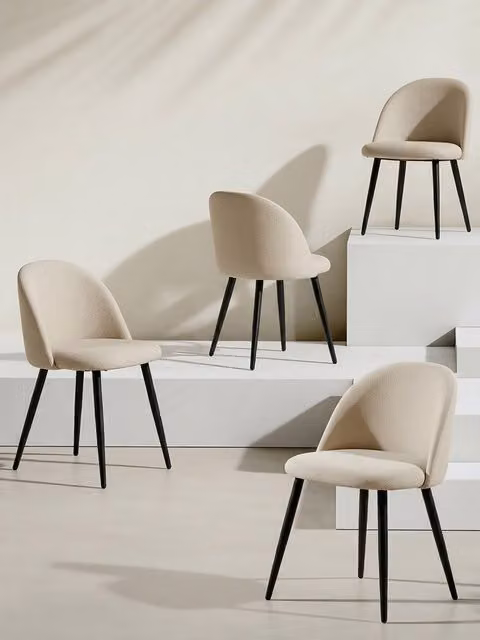 Set di 4 sedie Brila Kenay Home beige con gambe in metallo nero per sala da pranzo e cucina