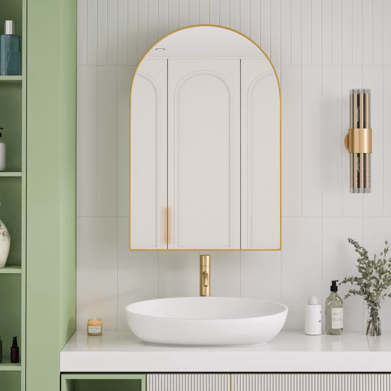 okwish Armadietto a specchio ad arco, armadietto da bagno a parete con struttura in metallo, specchio e ripiani regolabili, armadietto per medicinali con portaoggetti, oro