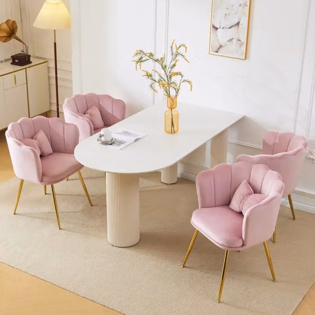 Set di 4 sedie moderne WISHDOR in velluto rosa con schienale a petalo, gambe in metallo dorato e cuscino decorativo