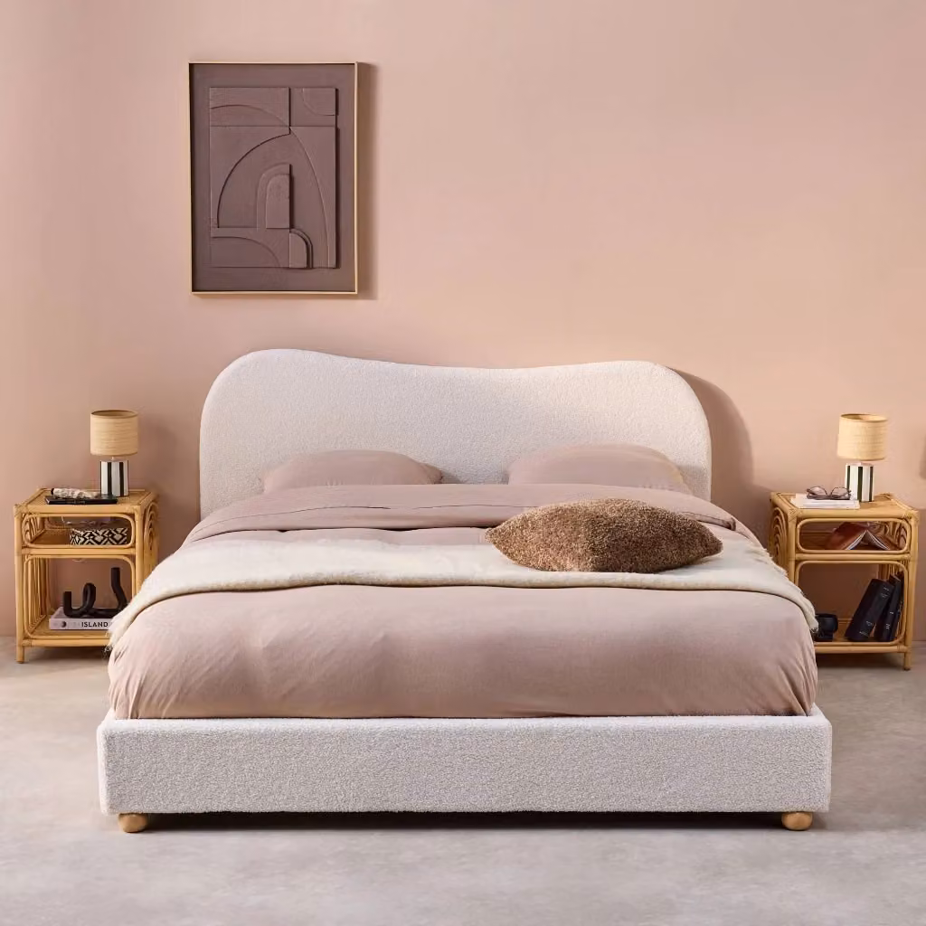 Letto Sweeek con rete a doghe, testiera e cassettiera in tessuto bouclé bianco – 2