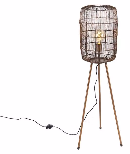 Restauro di un moderno supporto per lampada da terra in rame