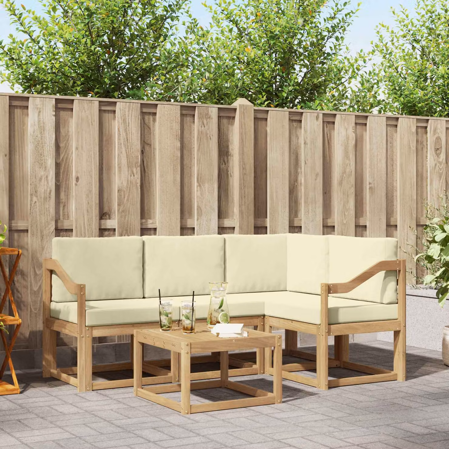 vidaXL Set di divani da esterno a L con tavolino da giardino in legno di acacia, 5 pezzi, Bianco e Beige