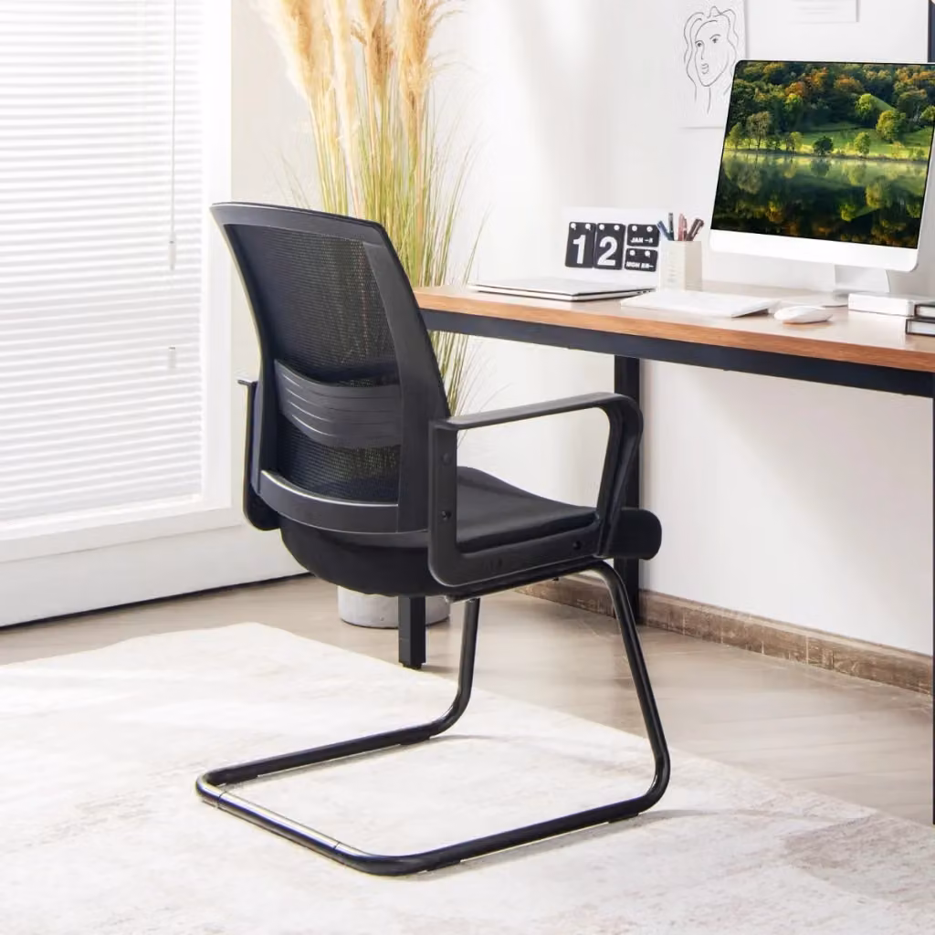 Sedia da conferenza ergonomica DESIGN IN con base a slitta, schienale in rete e sedile imbottito in tessuto nero con braccioli – 2