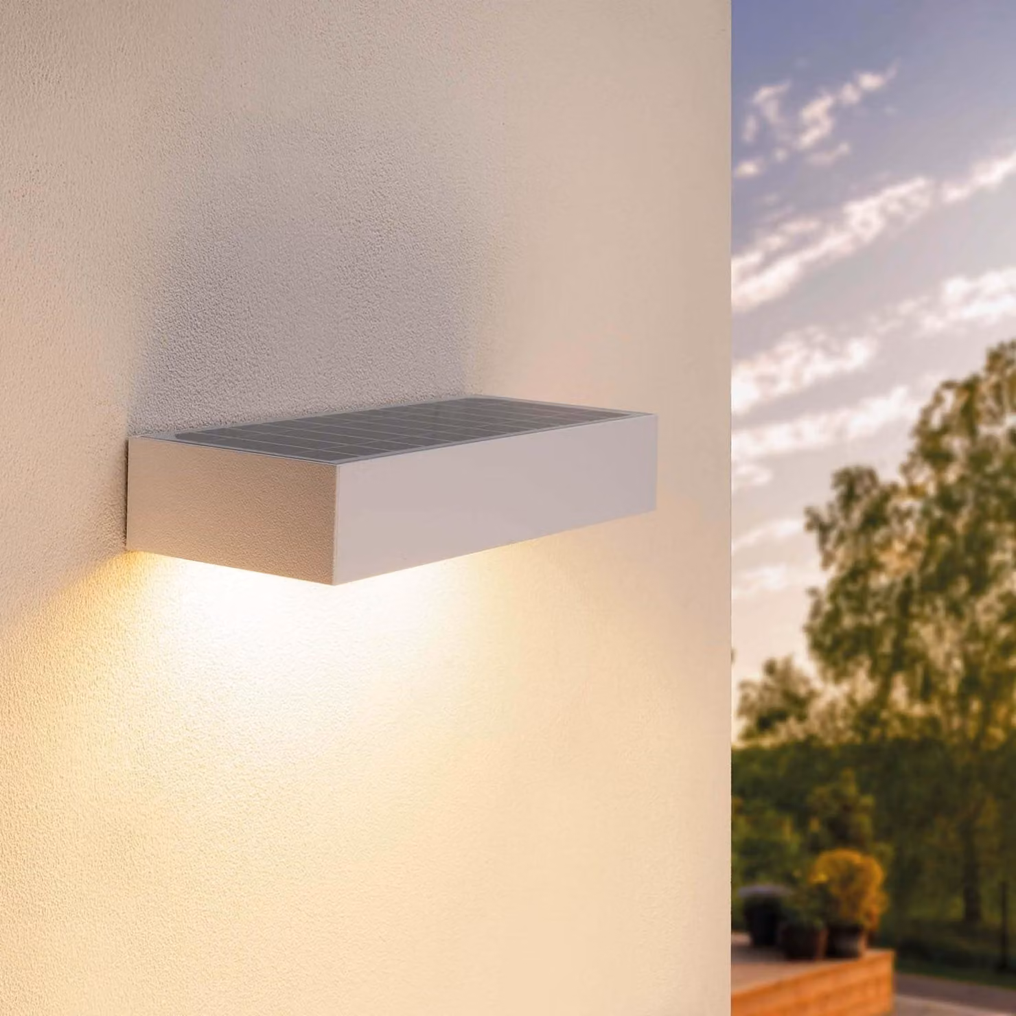 Lampada da parete solare a LED, 6W, 3000K, grado di protezione IP65, colore bianco, con sensore