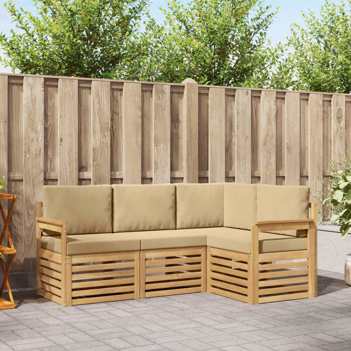 Set di divani da esterno vidaXL a forma di L composto da 4 pezzi, struttura in legno di acacia e cuscini in poliestere bianco e beige