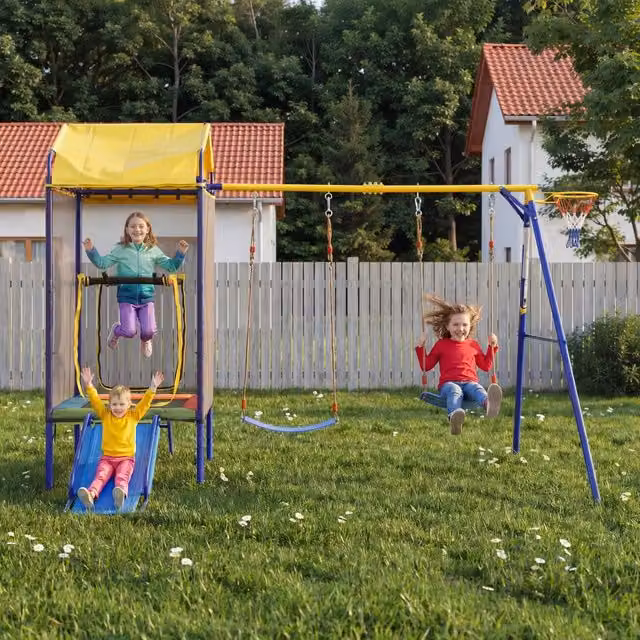 Area giochi da esterno 4 in 1 OKWISH con trampolino, rete di sicurezza, altalena, doppio scivolo e canestro in metallo multicolore