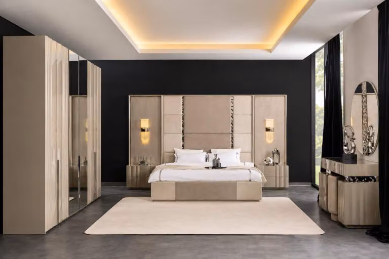 Set completo per camera da letto in beige, composto da: letto imbottito, armadio, e tavolino da trucco