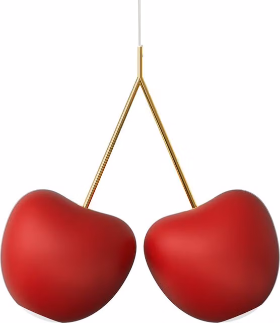 Lampada a sospensione Qeeboo Cherry in polietilene rossa con finiture oro/ottone e altezza regolabile