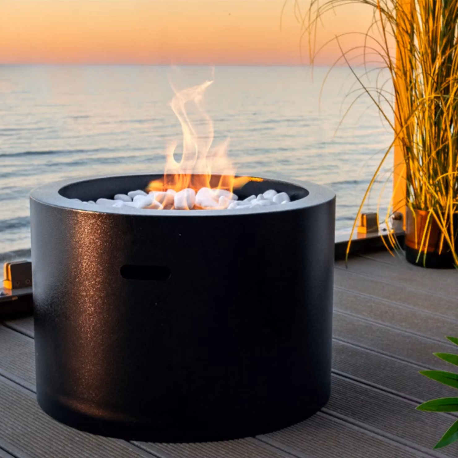 BIOKAMIN Grande 48 x 33 cm, 2 kg di pietre GRATIS, Camino a bioetanolo Premium MOON | Compatto e moderno | Casa, giardino (nero)