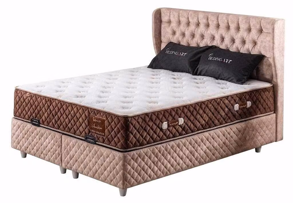 Letto imbottito beige, dimensioni 180x200, rivestito in tessuto, struttura in legno, testiera moderna, design per camera da letto