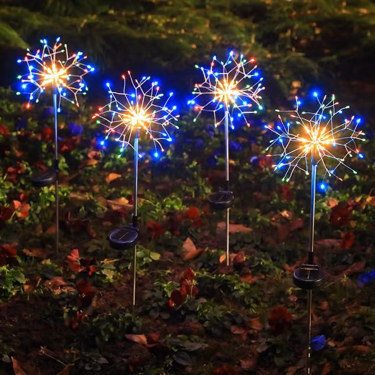 Confezione da 4 luci solari a LED, con 600 LED per confezione, impermeabili, 8 modalità di illuminazione, ideali per la decorazione di giardini e cortili