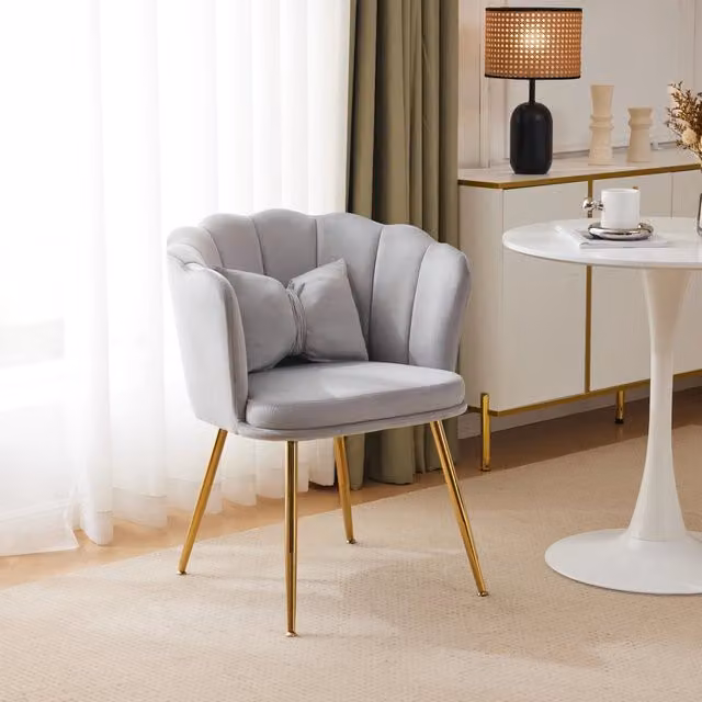 Set di 6 sedie da pranzo OKWISH in velluto grigio con schienale a petalo e gambe in metallo dorato