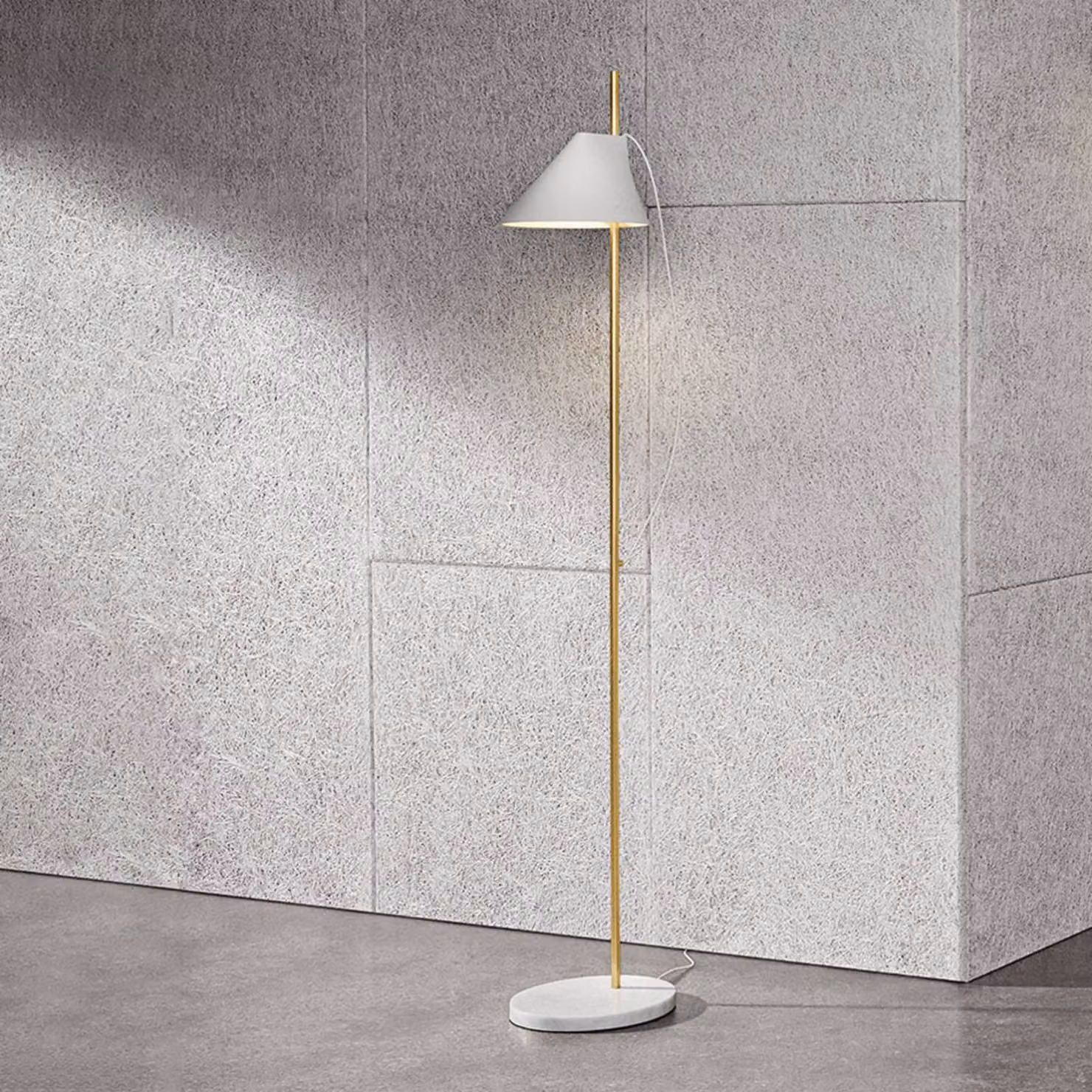Louis Poulsen Lampada da terra a LED Yuh Brass, dimmerabile, Bianco / Opale, Soggiorno / Sala da pranzo, Alluminio, Design, Lampada LED da terra