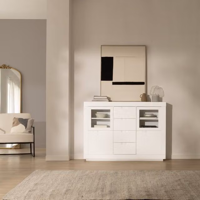 Credenza Banak in stile scandinavo in legno laccato bianco con ante in vetro e ripiani interni
