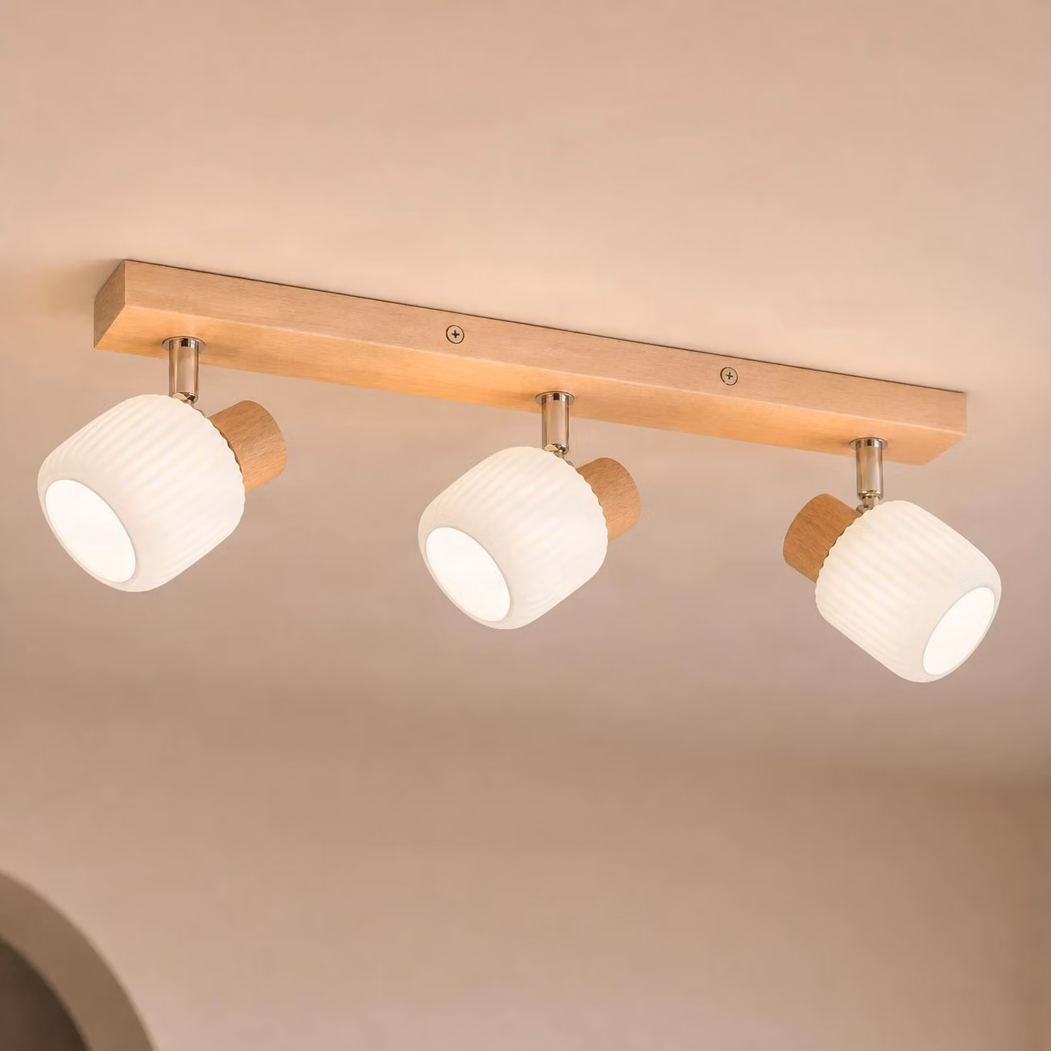 Faretto da soffitto Lindby Darla, a 3 luci, bianco/colore legno Darla Lindby, dimmerabile, Legno chiaro, Corridoio, Legno, Faretto