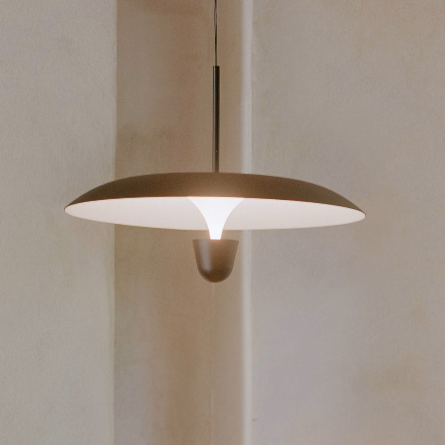 New Works Lampada a sospensione Kantarell, dimmerabile, Nero, Soggiorno / Sala da pranzo, Metallo, Design, Lampada a sospensione