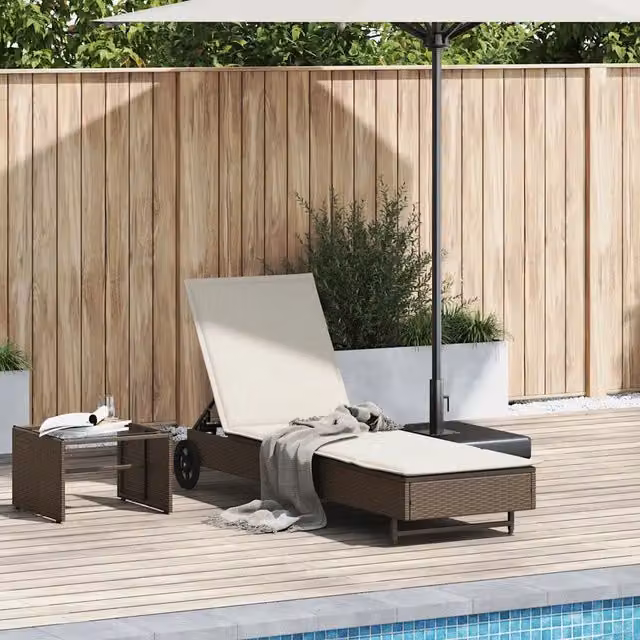 Lettino prendisole vidaXL in polyrattan marrone con ruote, cuscino in tessuto resistente ai raggi UV e poggiatesta regolabile