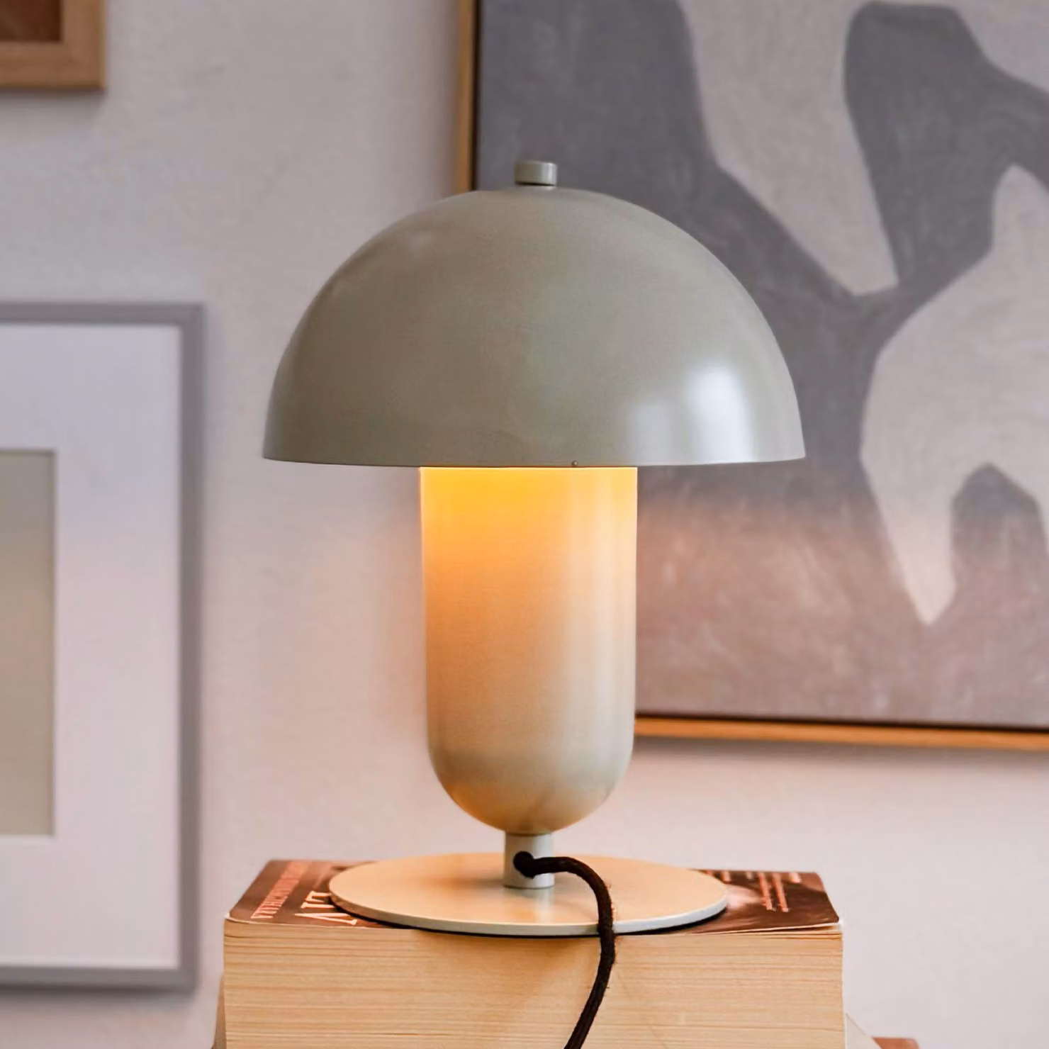 Dyberg Larsen Lampada da tavolo Movie, Alluminio / Grigio / Zincato, Soggiorno / Sala da pranzo, Metallo, Design, Lampada da tavolo