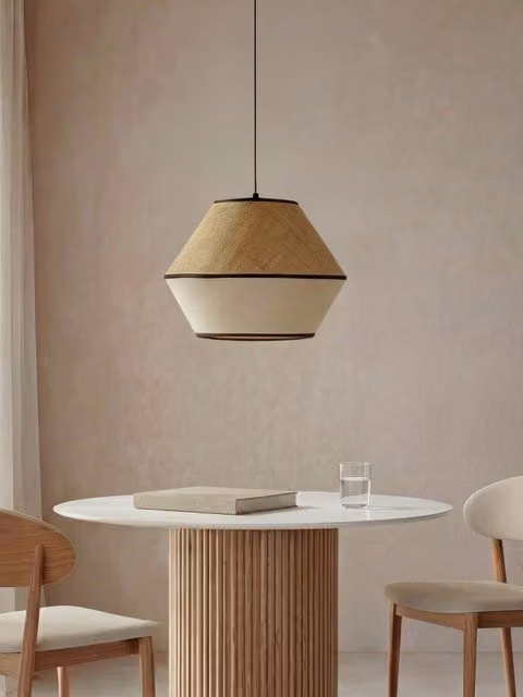 Lampada a soffitto Tam di Kenay Home in rattan e tessuto bianca e beige con attacco E27