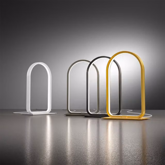 Gea Nicole Lampada da tavolo LED dimmabile in alluminio e silicone, disponibile in bianco, nero o multicolore