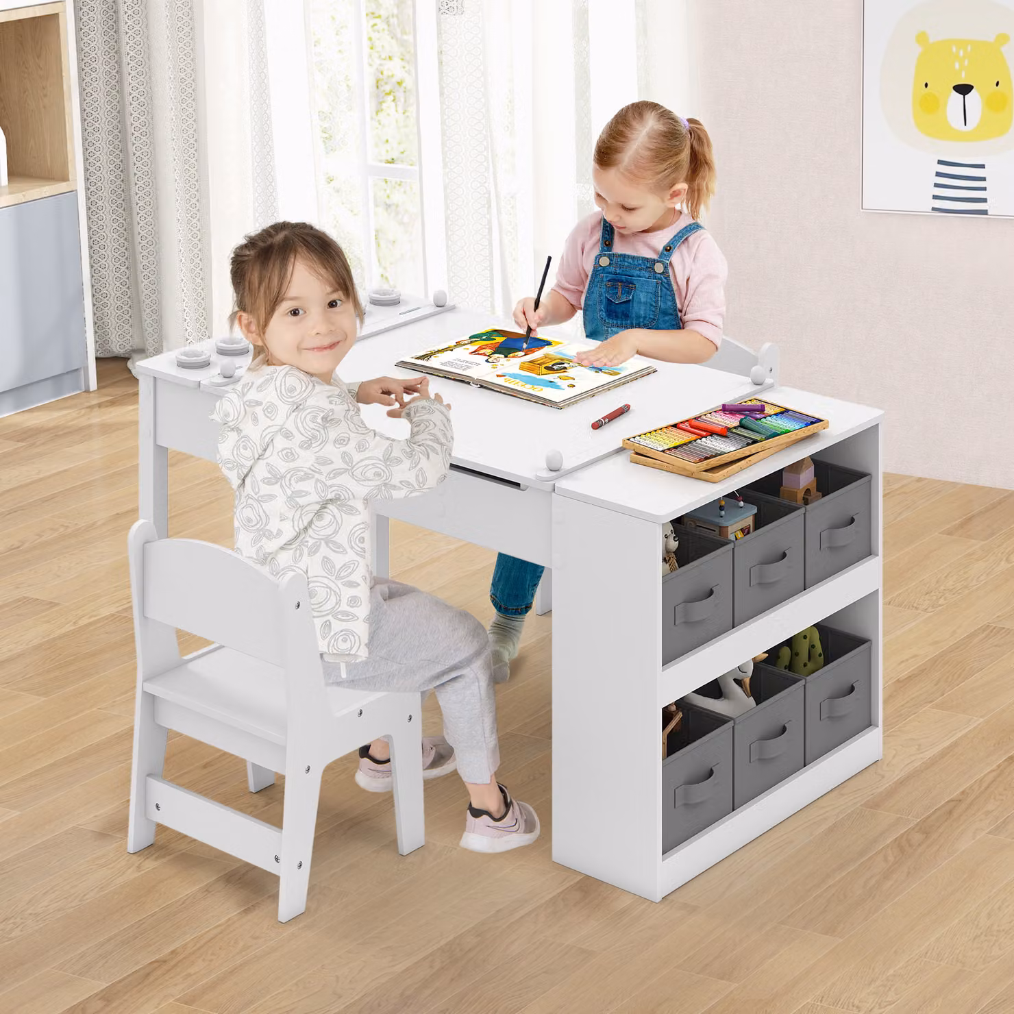 Costway Tavolo multifunzione per bambini in legno bianco con piano inclinabile e rotolo di carta per disegno