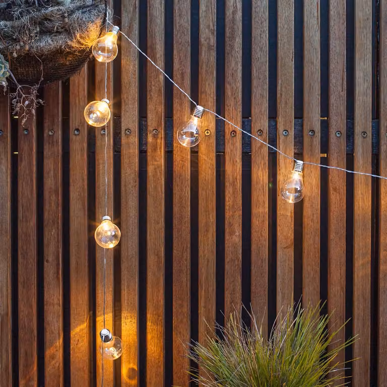 Catena luminosa con 10 lampadine LED Edison a luce calda, lunghezza 2,25 metri, con timer e alimentazione a batteria