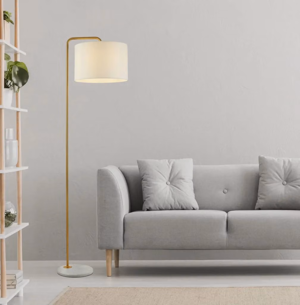 Piantana da terra Searchlight in marmo bianco, metallo oro e tessuto bianco con 1 luce E27