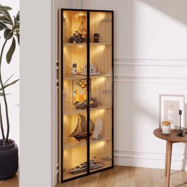 Vetrina angolare OKWISH in MDF rovere marrone con illuminazione LED e ante in vetro temperato, L: 62 cm, P: 35 cm, H: 160 cm