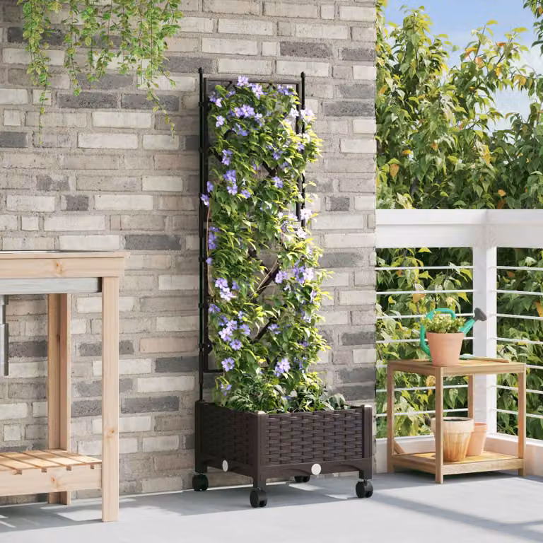 vidaXL Vaso da giardino con grigliato e ruote Marrone in plastica