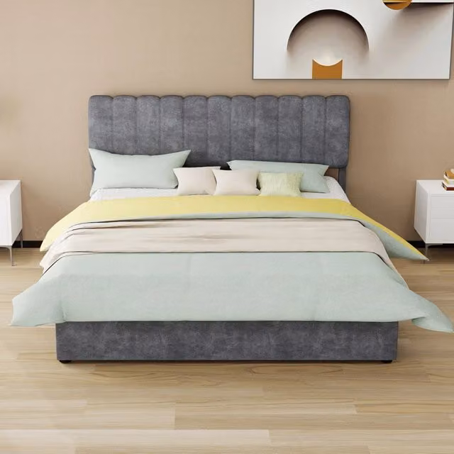 Letto matrimoniale 160×200 cm in velluto grigio, struttura in metallo e legno, senza materasso, design moderno