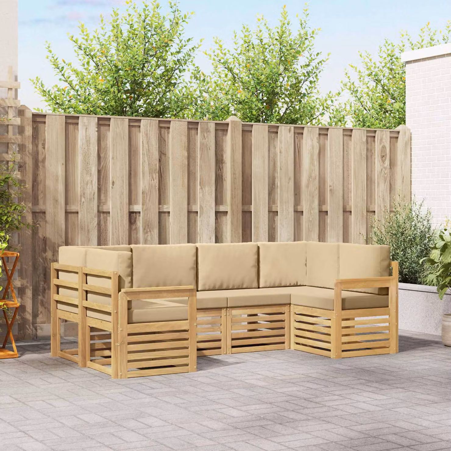Set di divani da esterno vidaXL a forma di L composto da 5 pezzi in legno di acacia con cuscini in poliestere bianco e beige