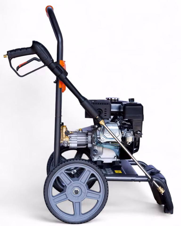 Idropulitrice a benzina - Pressione: 207 bar - Potenza: 7 HP - Tubo flessibile: 12 metri