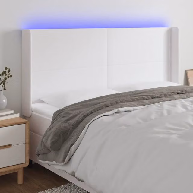 Testiera per letto con illuminazione LED e porta di ricarica USB vidaXL in similpelle bianca, L: 163 cm, P: 16 cm, H: 118-128 cm