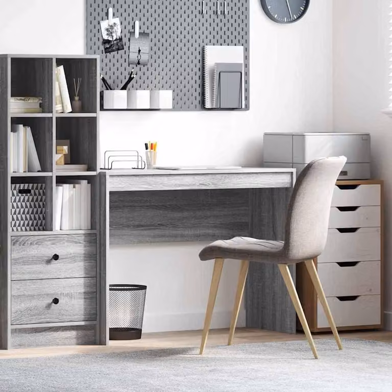 Scrivania minimalista con struttura robusta