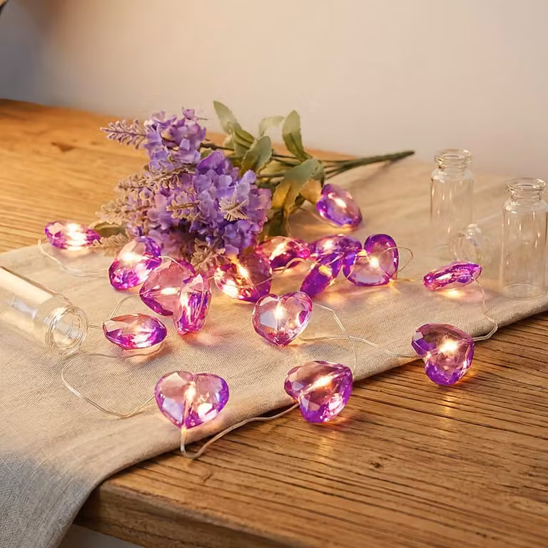 Catena luminosa Lila Kristallherz, con 20 LED bianco caldo, lunghezza 2 metri, alimentazione a batteria