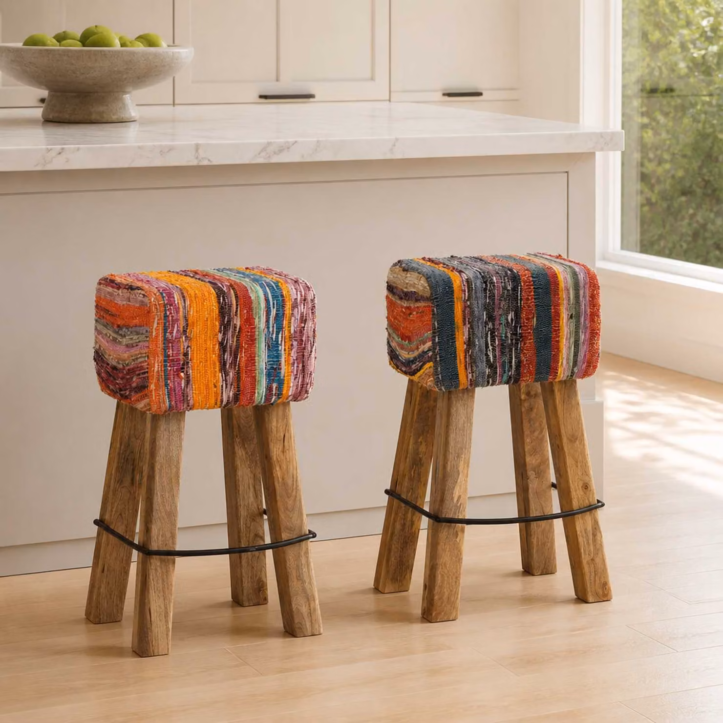 Set di 2 sgabelli da bar vidaXL in pelle e legno di mango con design astratto multicolore L/P/H: 44 x 33 x 74 cm
