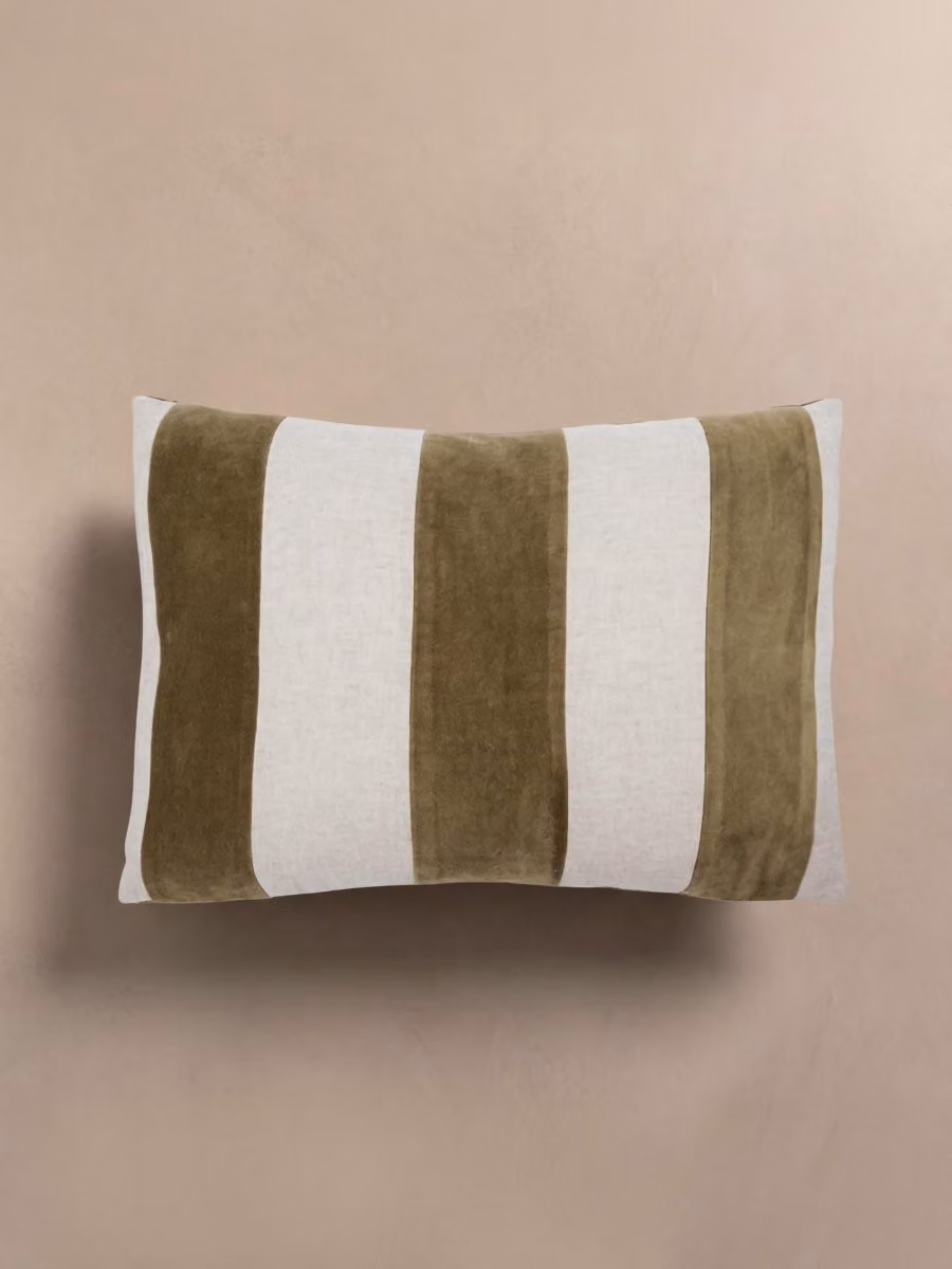 Cuscino rettangolare a righe bianco e verde Kenay Home con fodera lavabile in cotone e lino, L 40 x P 40 x H 40 cm – 2